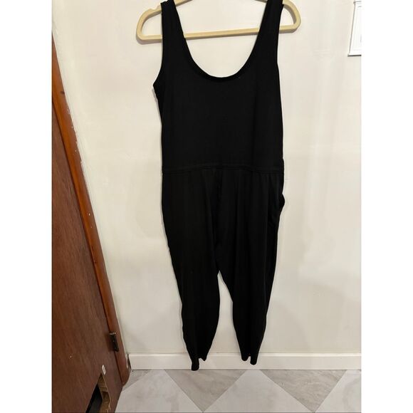 Vuori Lux At Ease Jumpsuit Small Black Full Length Scoop Neck Pockets VW458 - Picture 6 of 6